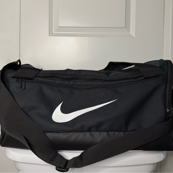 Nike Brasilia Duffel Bag - Picture 2 of 5